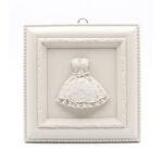 Une plaque décorative carré blanche